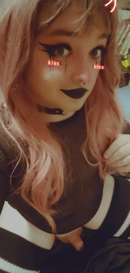 Hope the 4 people who see this like my new top :3