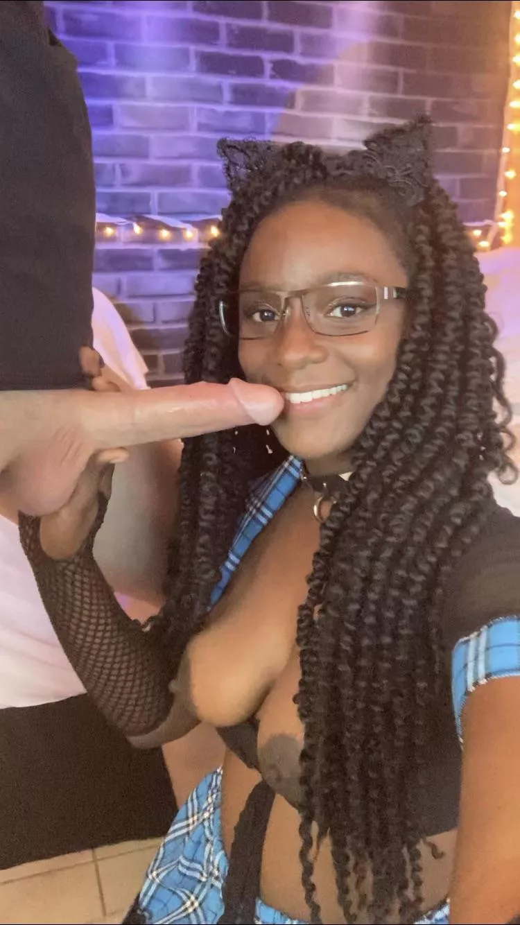 How cute am I next to his white cock? 🥰