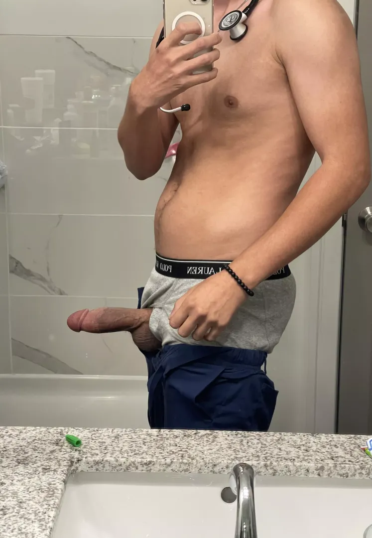 Man or woman I don’t care. Come over. This huge 18 year old med student dick will be waiting 🩺☺️