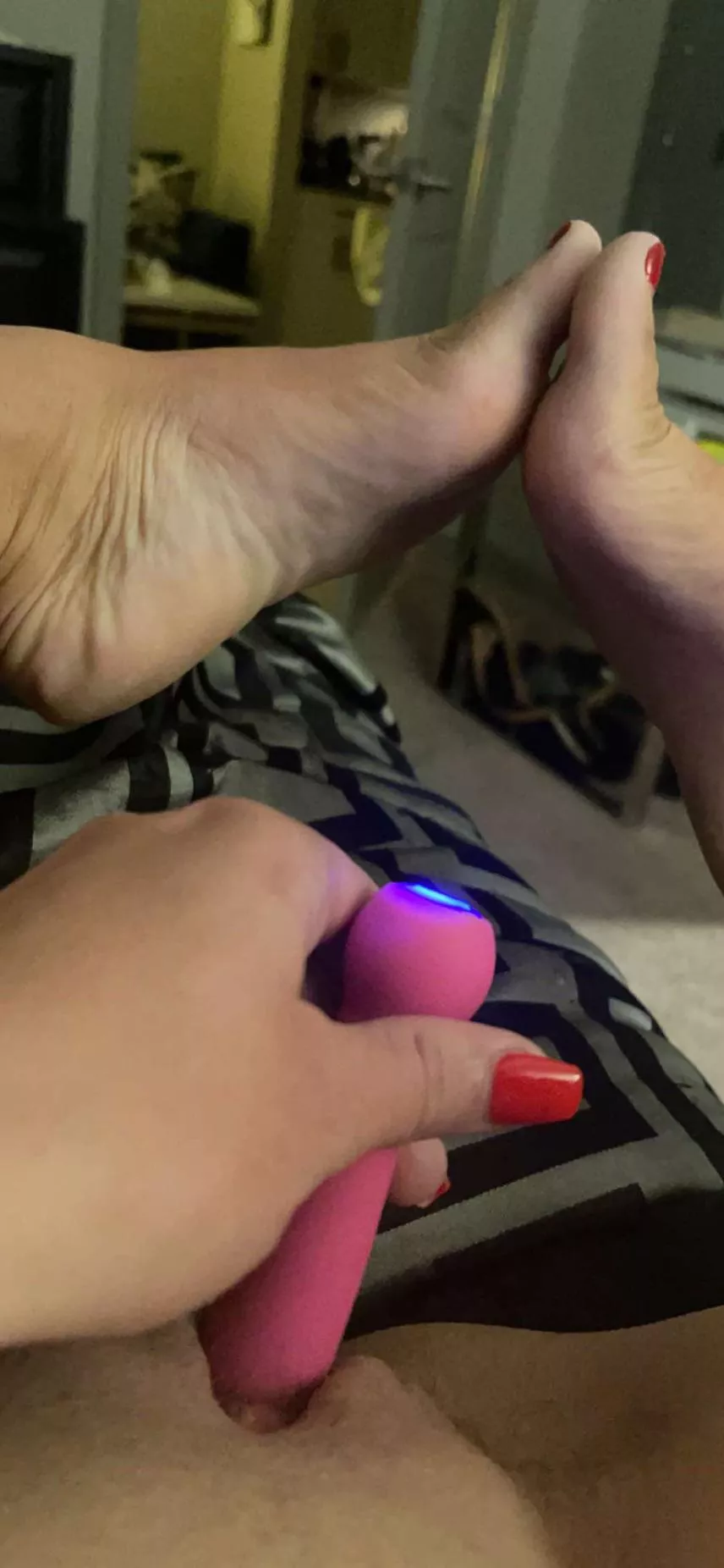 Need feet action telegram : drakelifeforever only like minded couples no fakos or single men please no sample no response