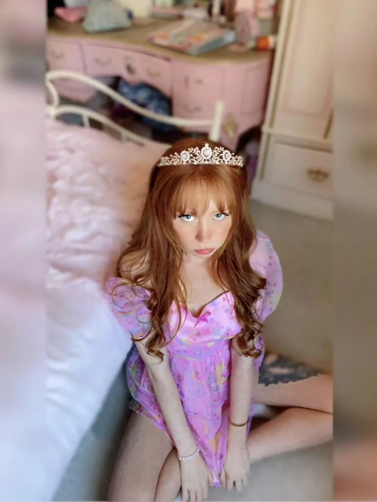 Padded + pouty pwincess ☹️👸 Padded + pouty pwincess ☹️👸