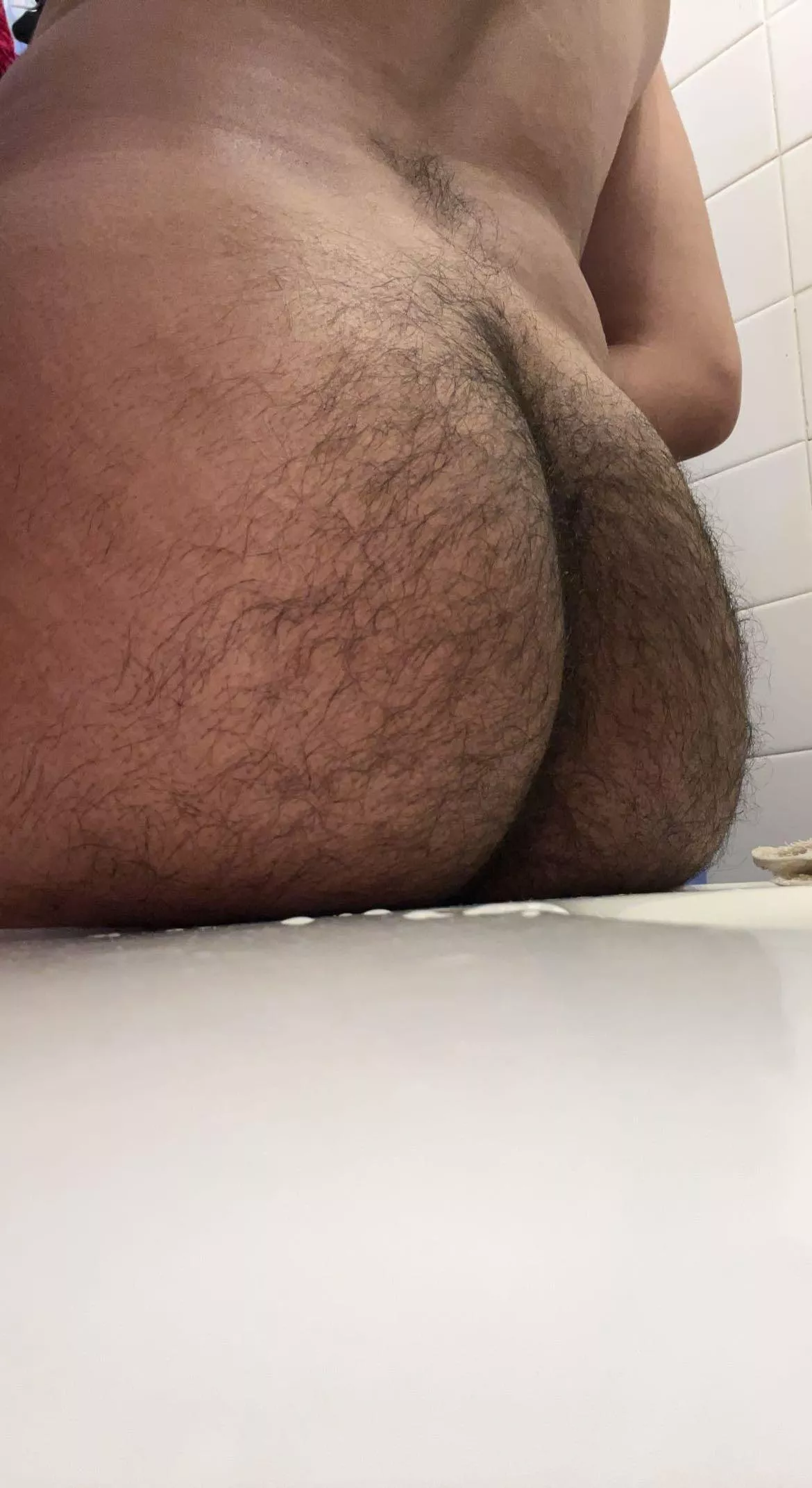 This bathroom sink should be your face (and/or your cock) instead, hehe! 🥵😈