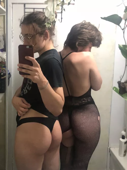 We’ll be live soon! Come check us out 😘 tF19 + F18