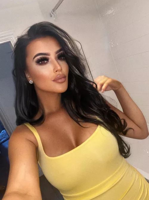 Who wants the link to see what’s under these clothes?