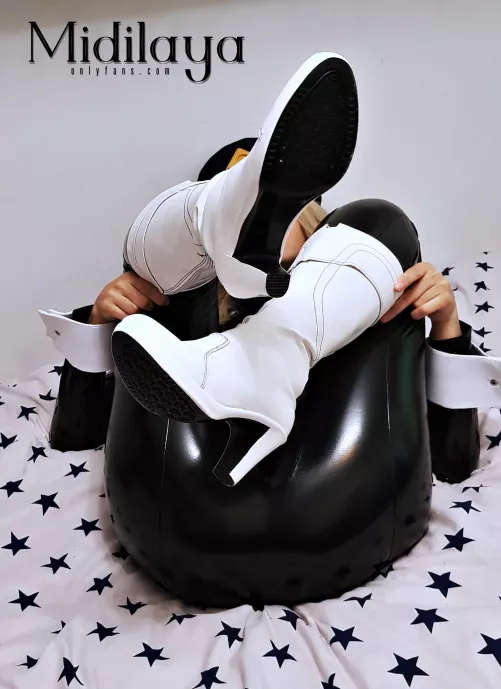 Would you like to slap that Camie ass ? 🥰