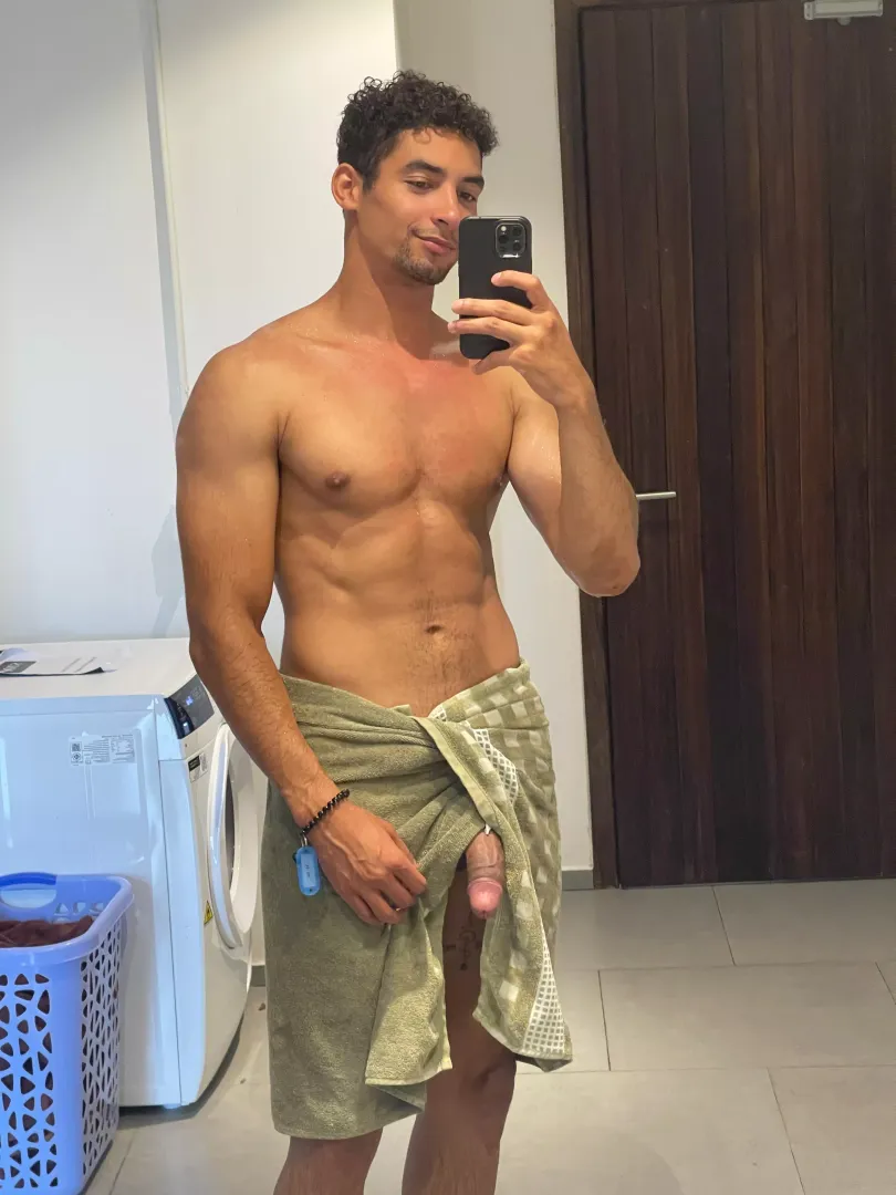 Yes, get down on hands and knees and beg me to fuck you😈…
