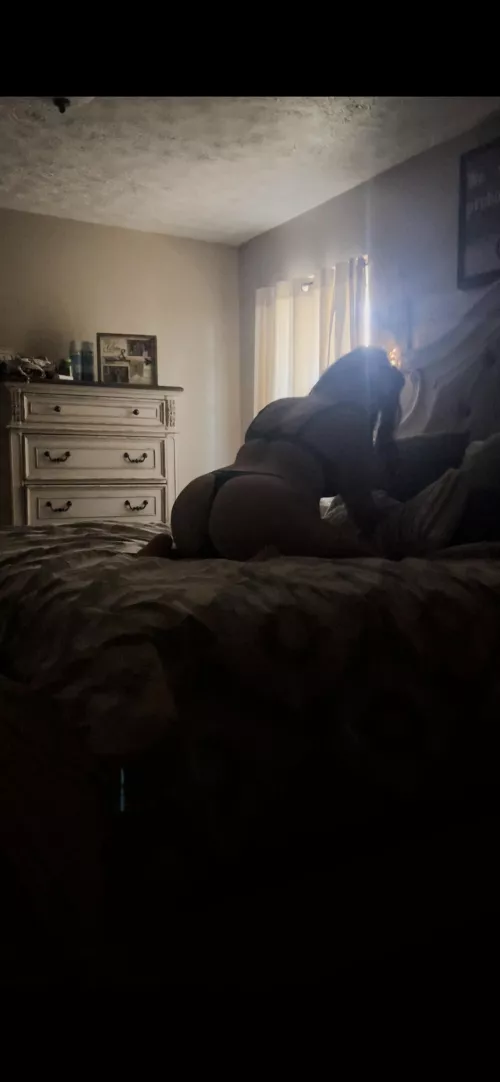 28 weeks pregnant and still want someone to hit it from behind 💦💦🤤