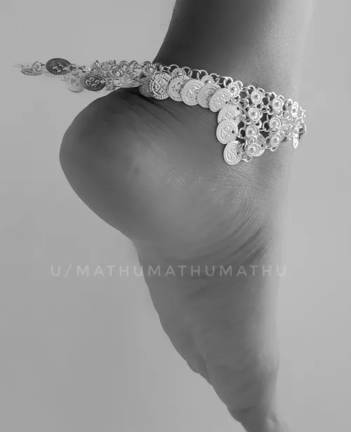 Anklet Love ❤️ in BW (OC)