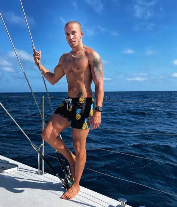 Everyone has a boyfriend meanwhile I’m single AF 👉🏽👈🏽