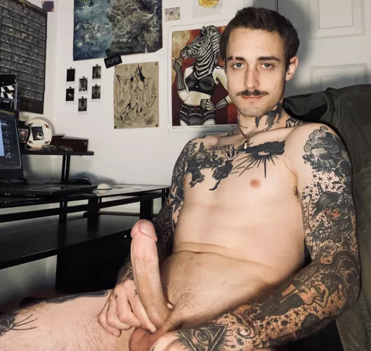 God I really want someone to show me their boobs 😅