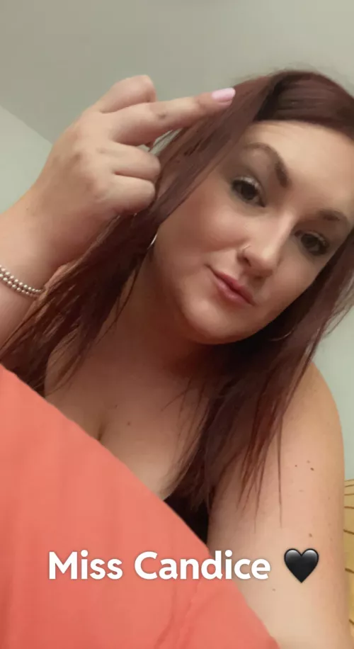 Hi cucky. Lay on the floor and I’ll tell you all the things about you that are inferior. [Domme]