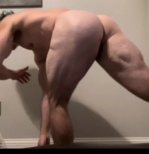 Just some nude single leg stability work 😉