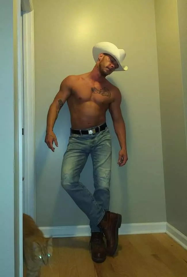 not to many more days left I can be shirtless before it gets way to cold for me 😭😭