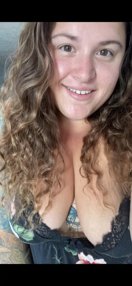 rise and shine , wouldn’t you like to wake up next to this sexy bbw and all of my curves covered in tattoos !