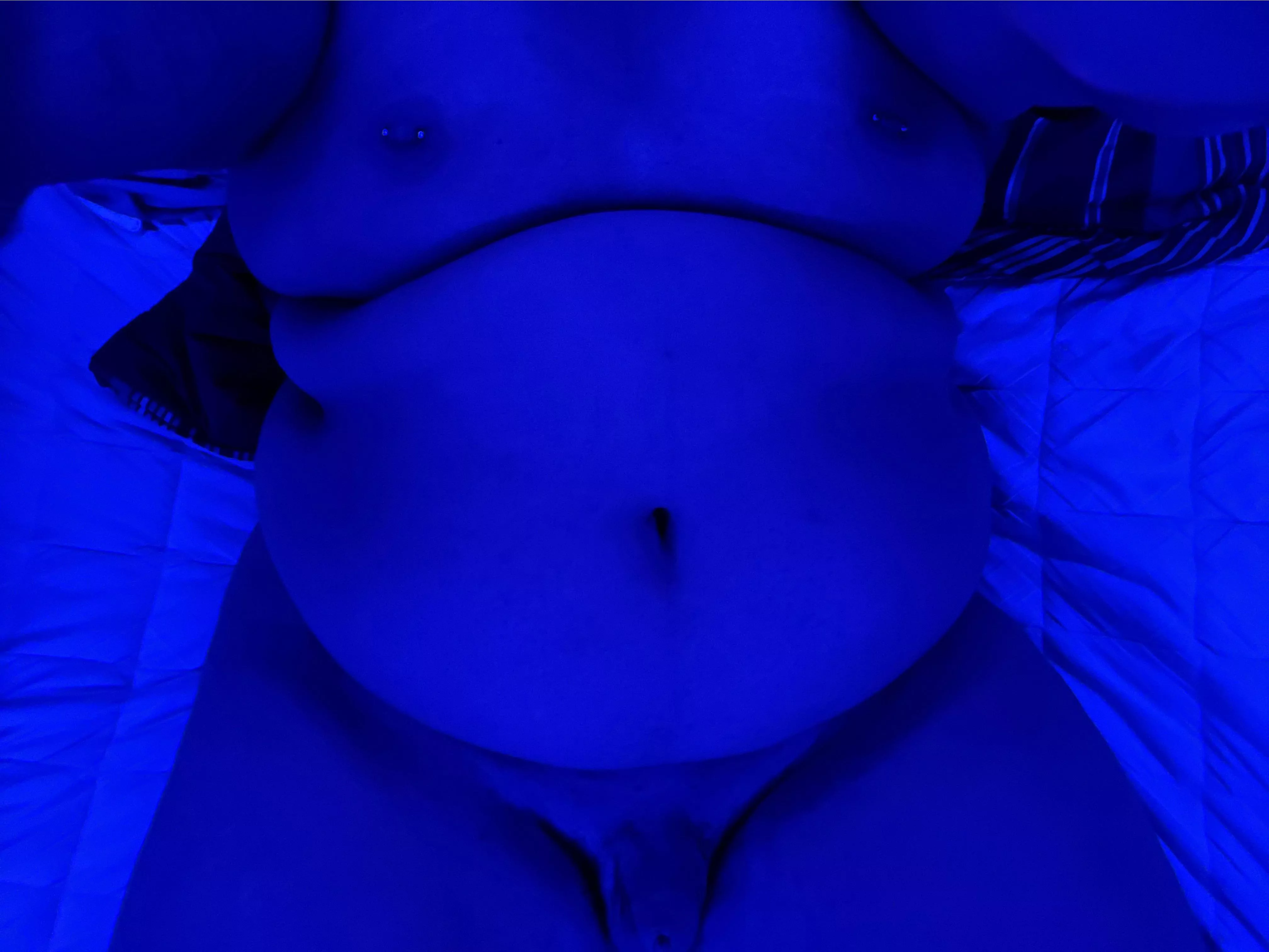 Something about a shower 🧖🏾💆🏾‍♂️ now who wants lay on this gut while it’s still here?