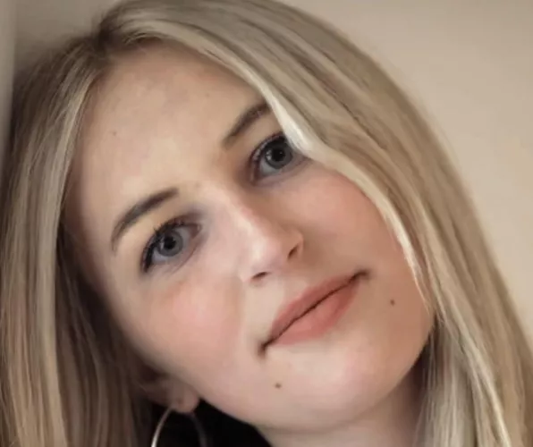 This was my prom picture someone make me a snow queen 🥴