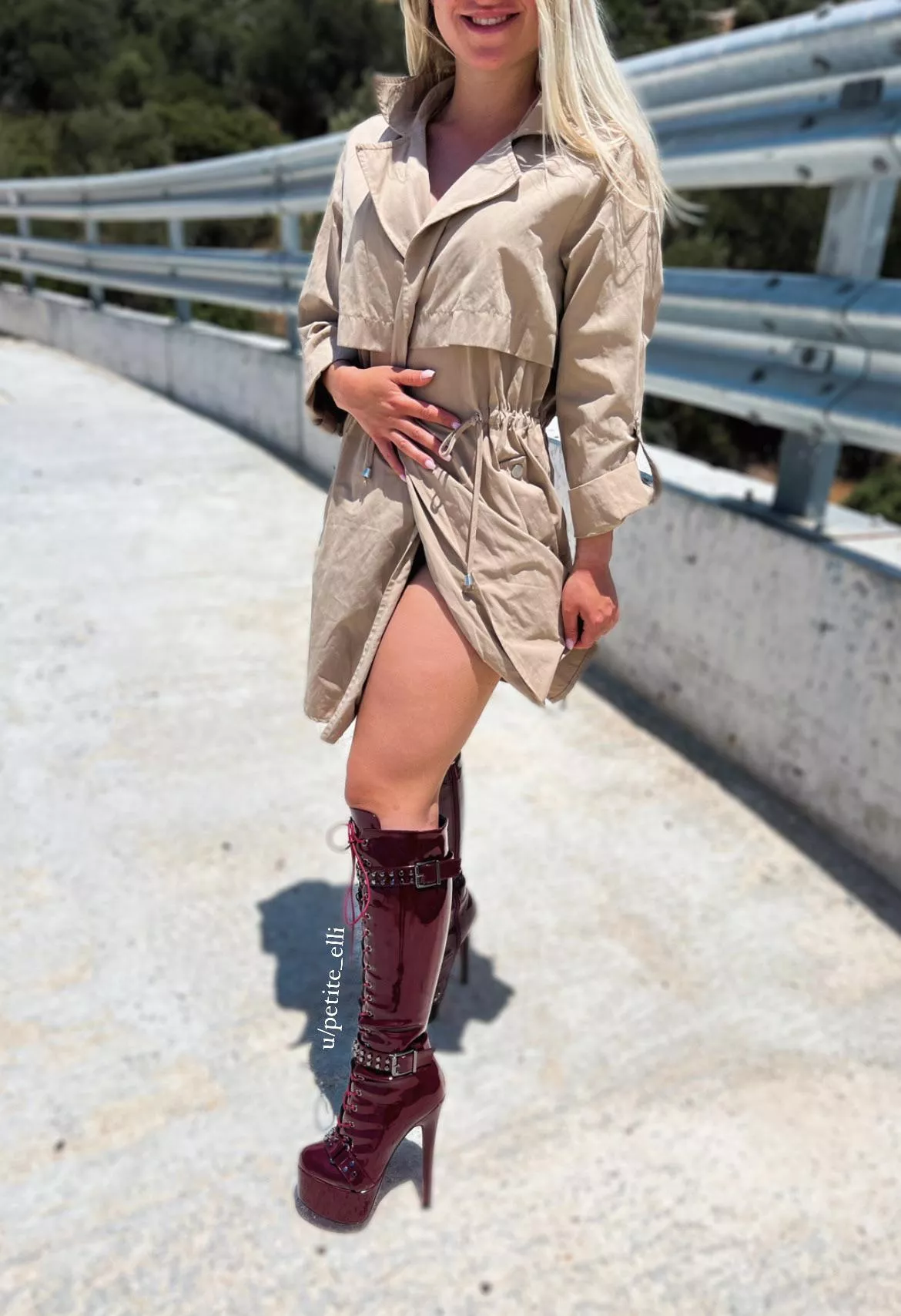 Yes I am wearing nothing under my parker 😜