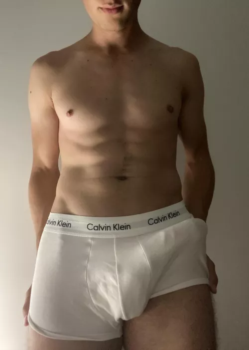 Airport security today: ‚Stop sir, do you have a weapon down there?‘