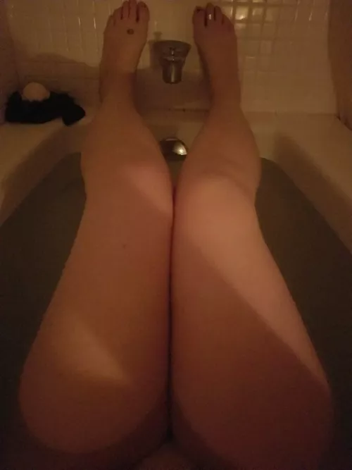 Anyone interested? ...it wouldn't take much to open my legs right now 😊❤️💋