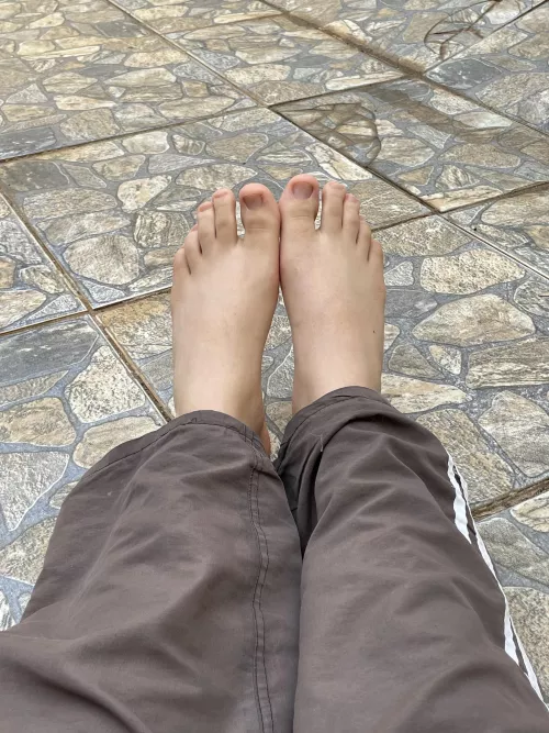 Are my feet cute [20]
