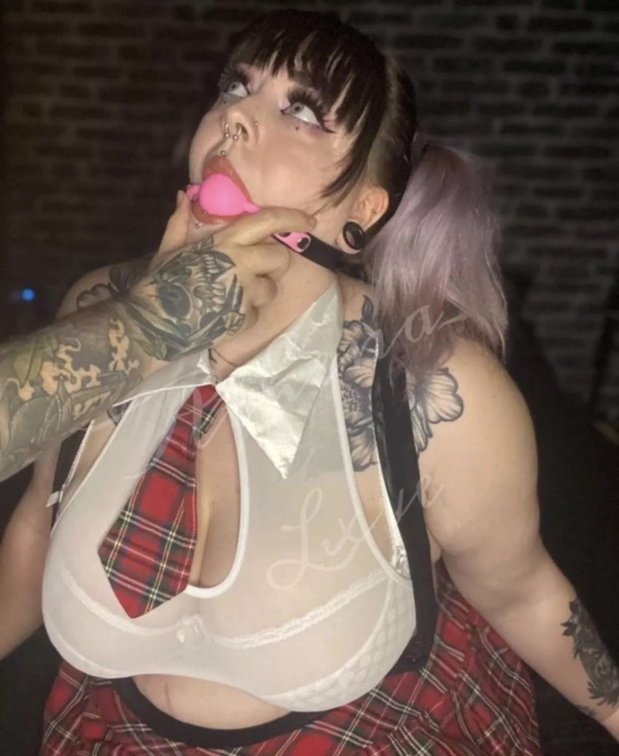 [f] i can never keep my mouth shut 🫦