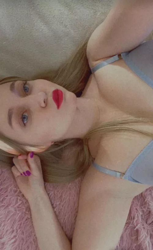 Hey , I am online on CB 💙 I want to play with you 🐳