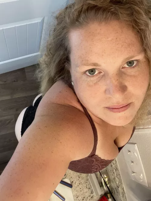 Honey? Why do you need a photo of me… you know I’m married right 😘