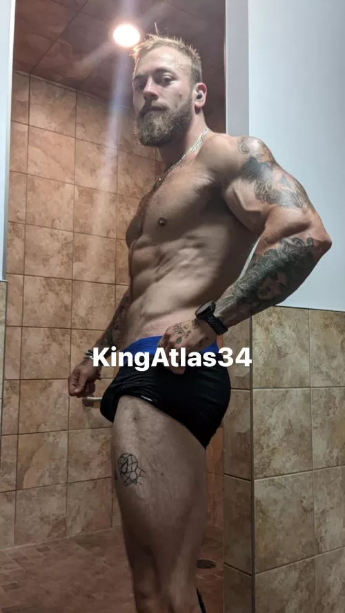 Just a little pumped up today, someone come join me in the locker room 😜