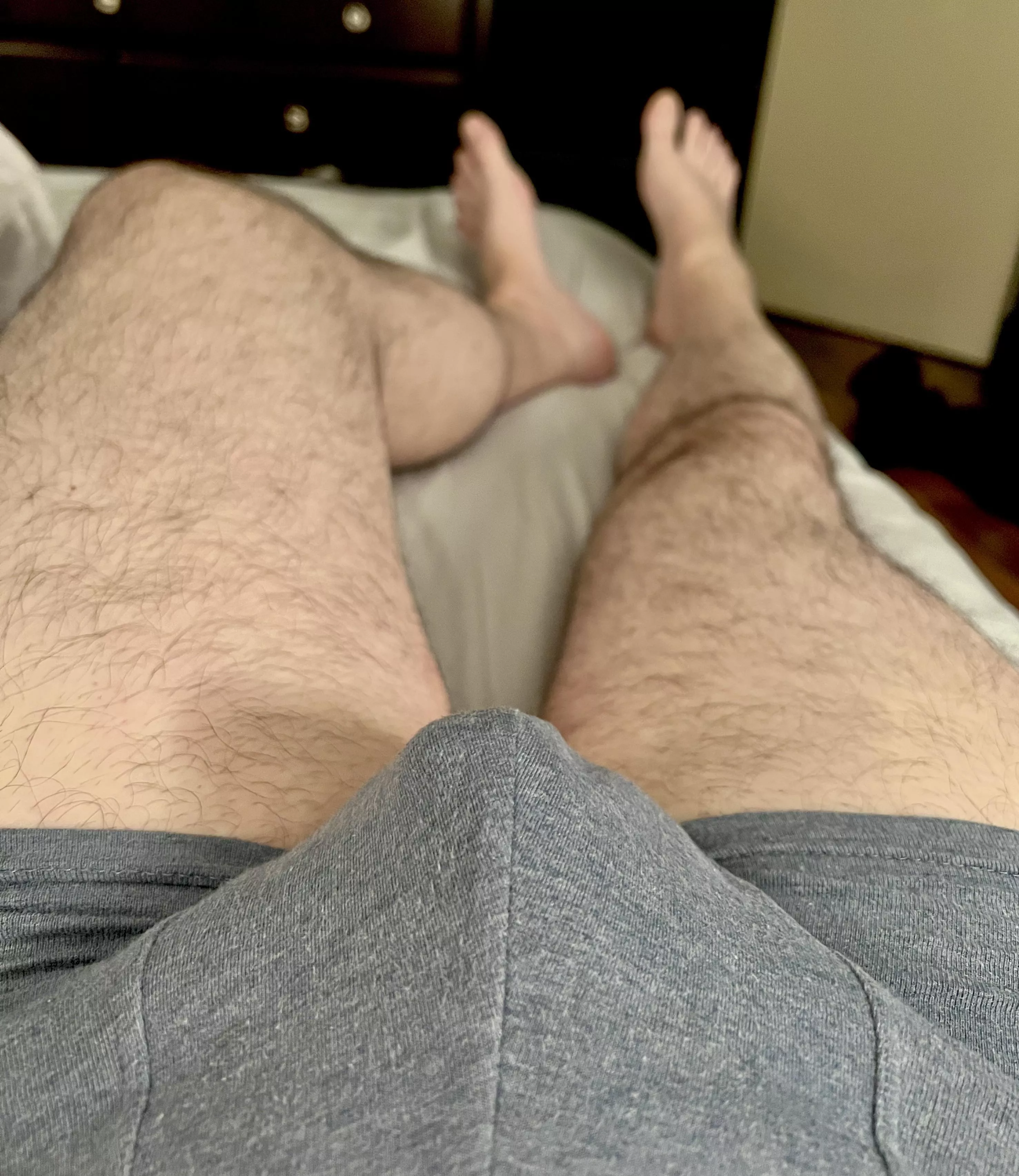 Late night bulge, it would be nice to have another bulge pressed up on mine or mouth 😏🥵😈