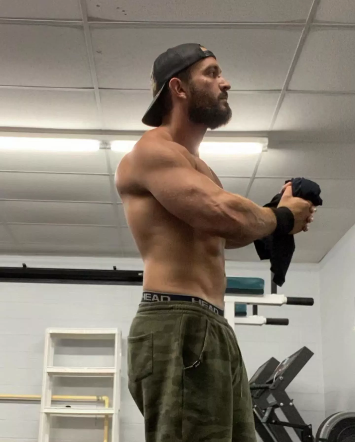 (M) for those asking… 6ft, 230lbs