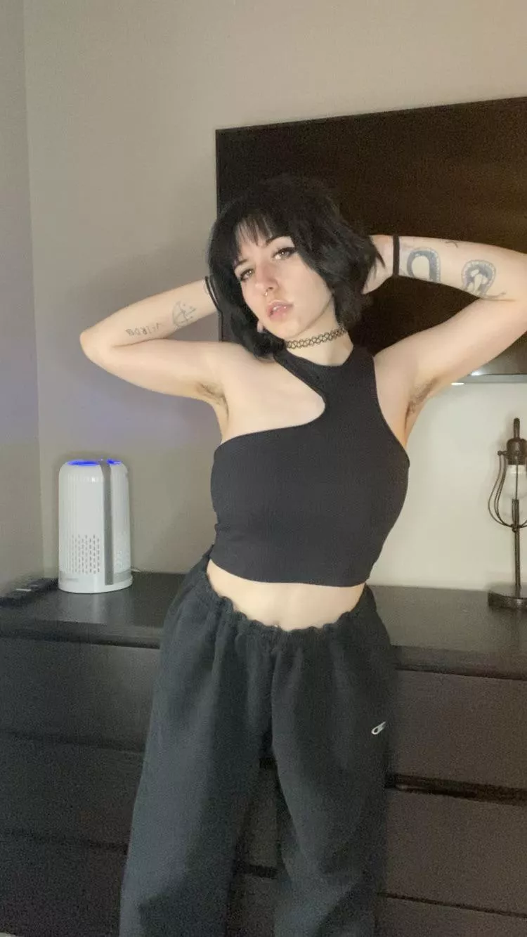 never shaving my pits again 🥰