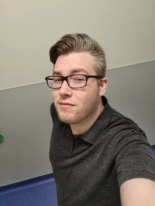 Obligatory bathroom selfie😜 Happy Thursday!