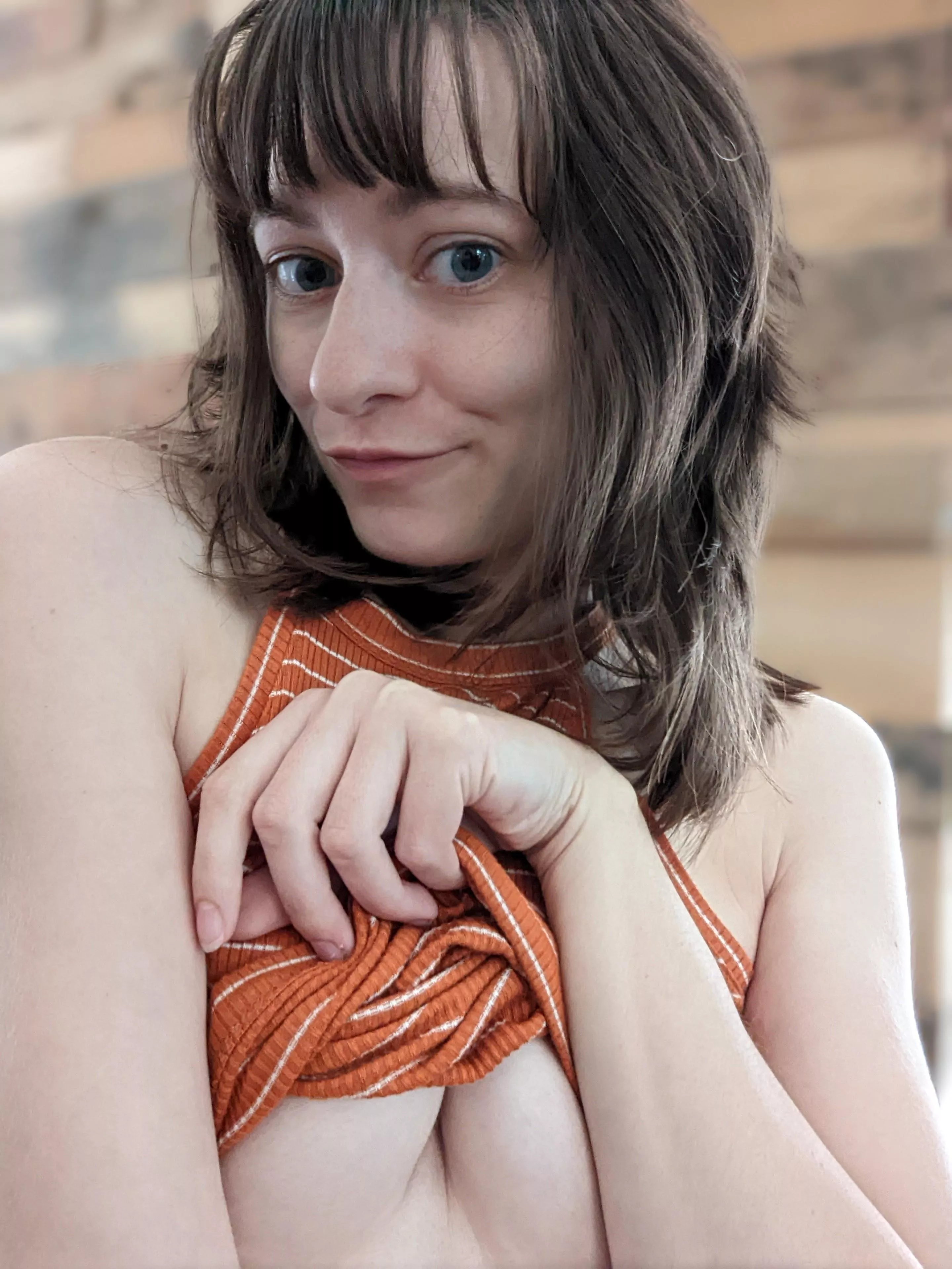 What's better than a brunette? A brunette with underboob