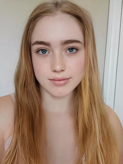 Wore make up today 🙈 Do you prefer me with it or without it?