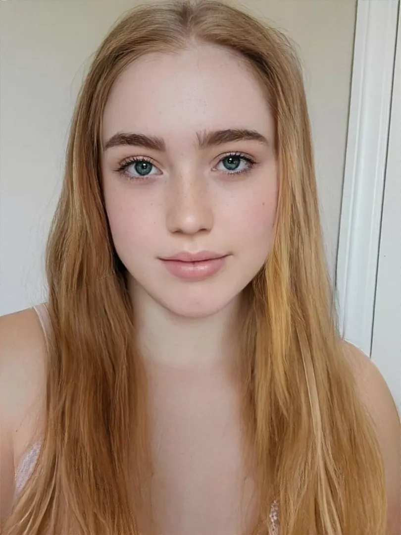 Wore make up today 🙈 Do you prefer me with it or without it?