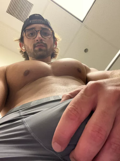 (21) wanna taste a sweaty bulge?😈