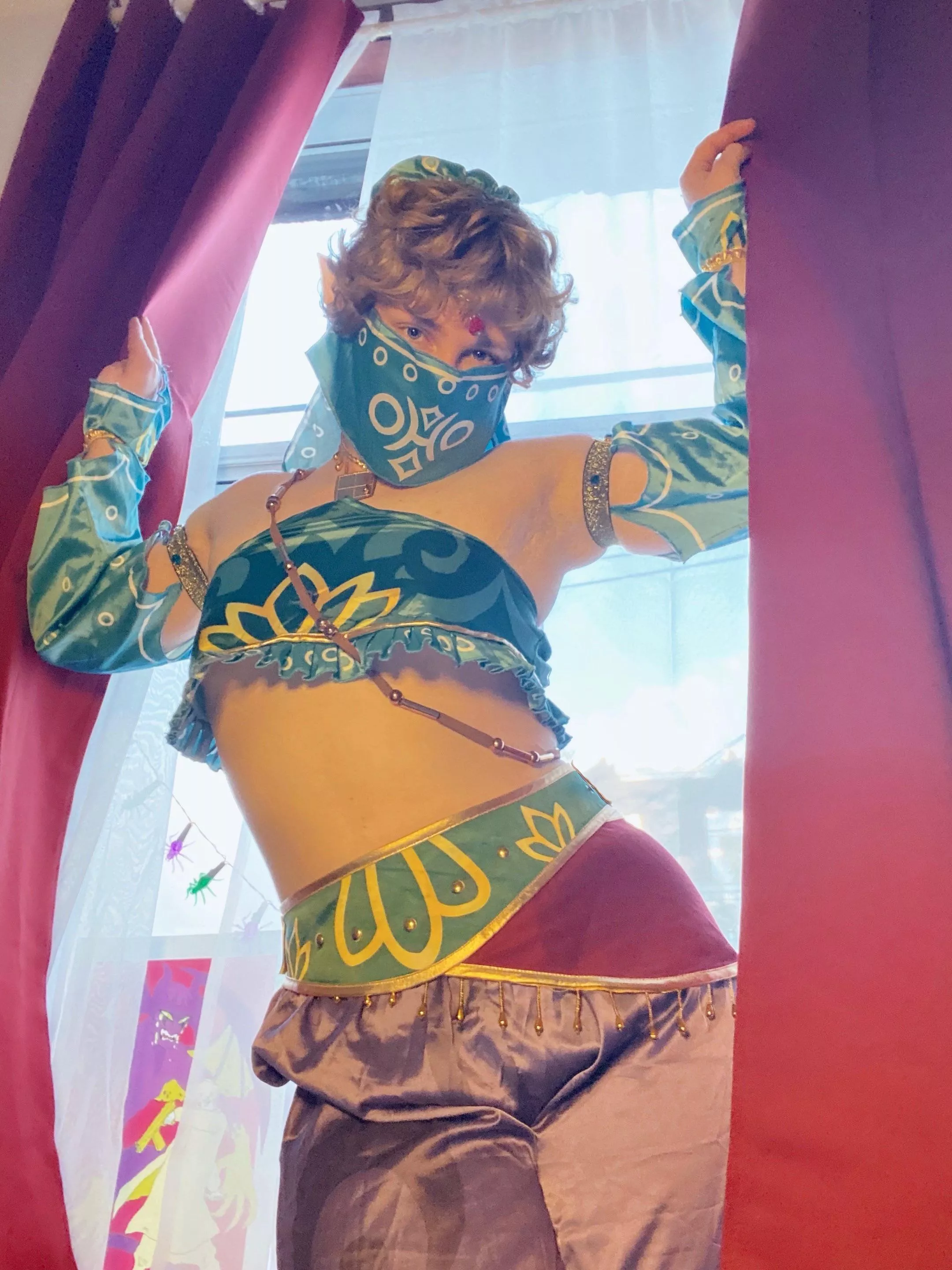 breaking out the gerudo link cosplay again to celebrate the new legend of zelda game announcement!!