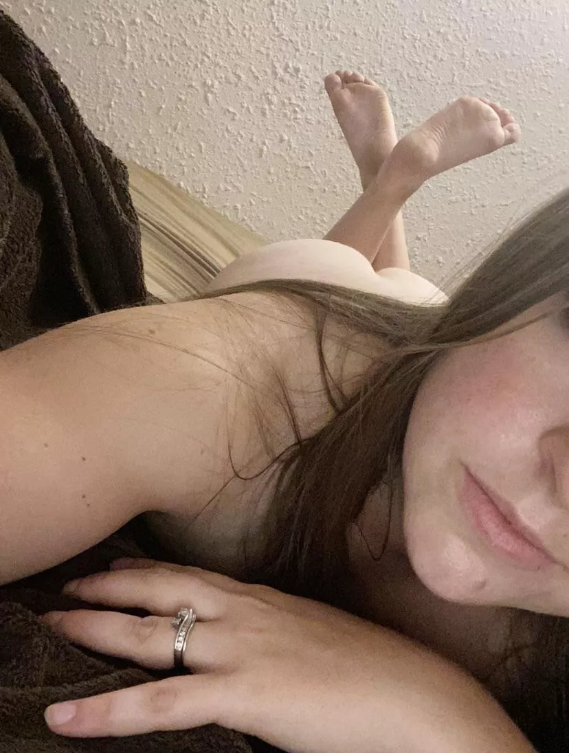 (F) TGIF, ready to get pounded all weekend 😉