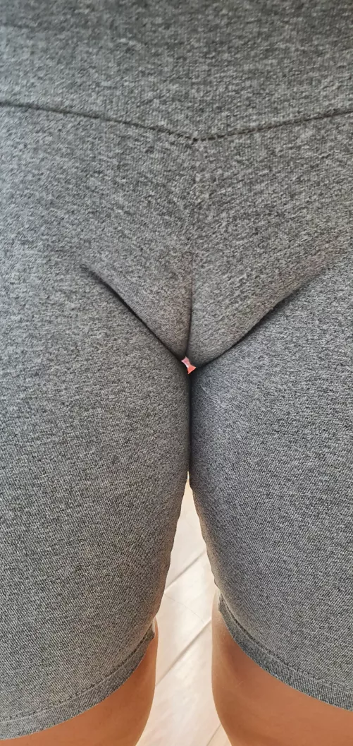 I just love going to the gym like this, the stares I receive make me so horny!! Would you taste my MILF's pussy after a workout session?