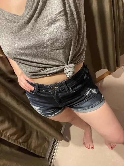 I love being free while wearing my mom clothes! 😍