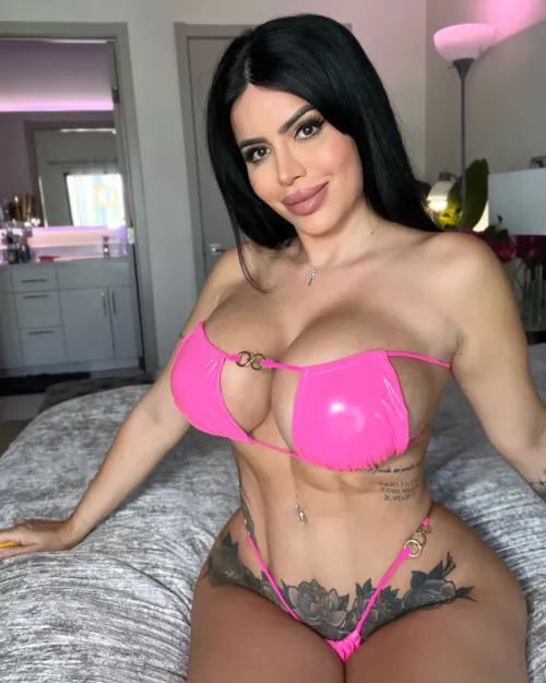 Larissa in pink