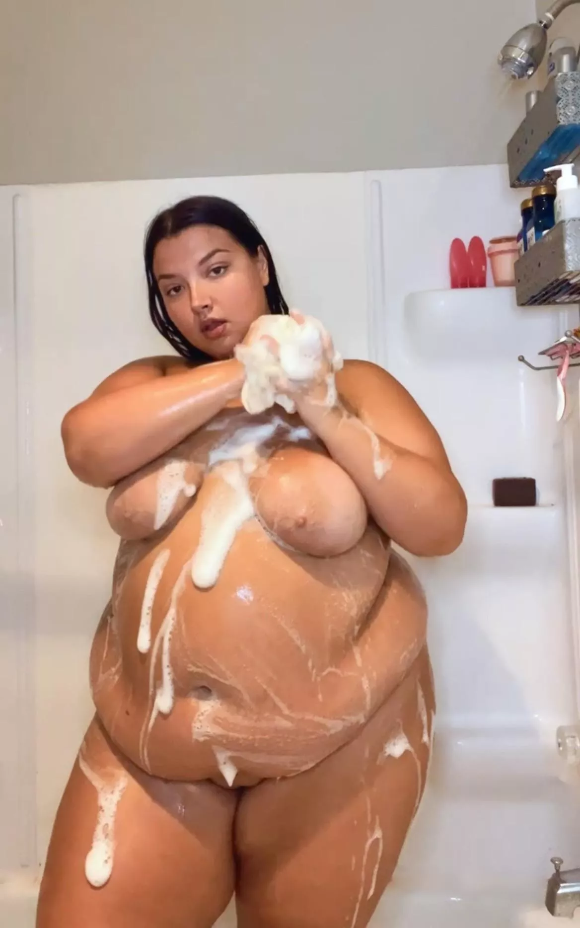 let’s shower 💦🚿