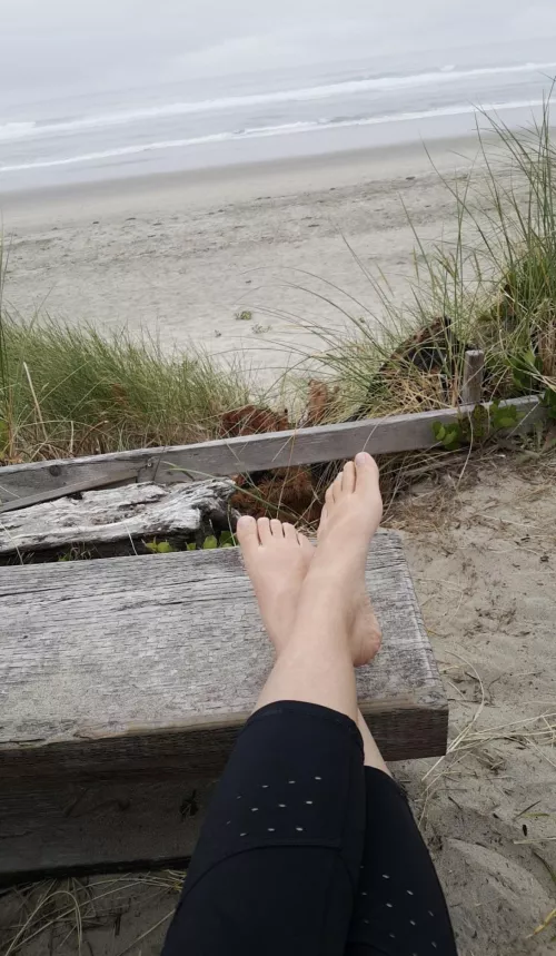 Lick and kiss my perfect beautiful feet all over baby 😘