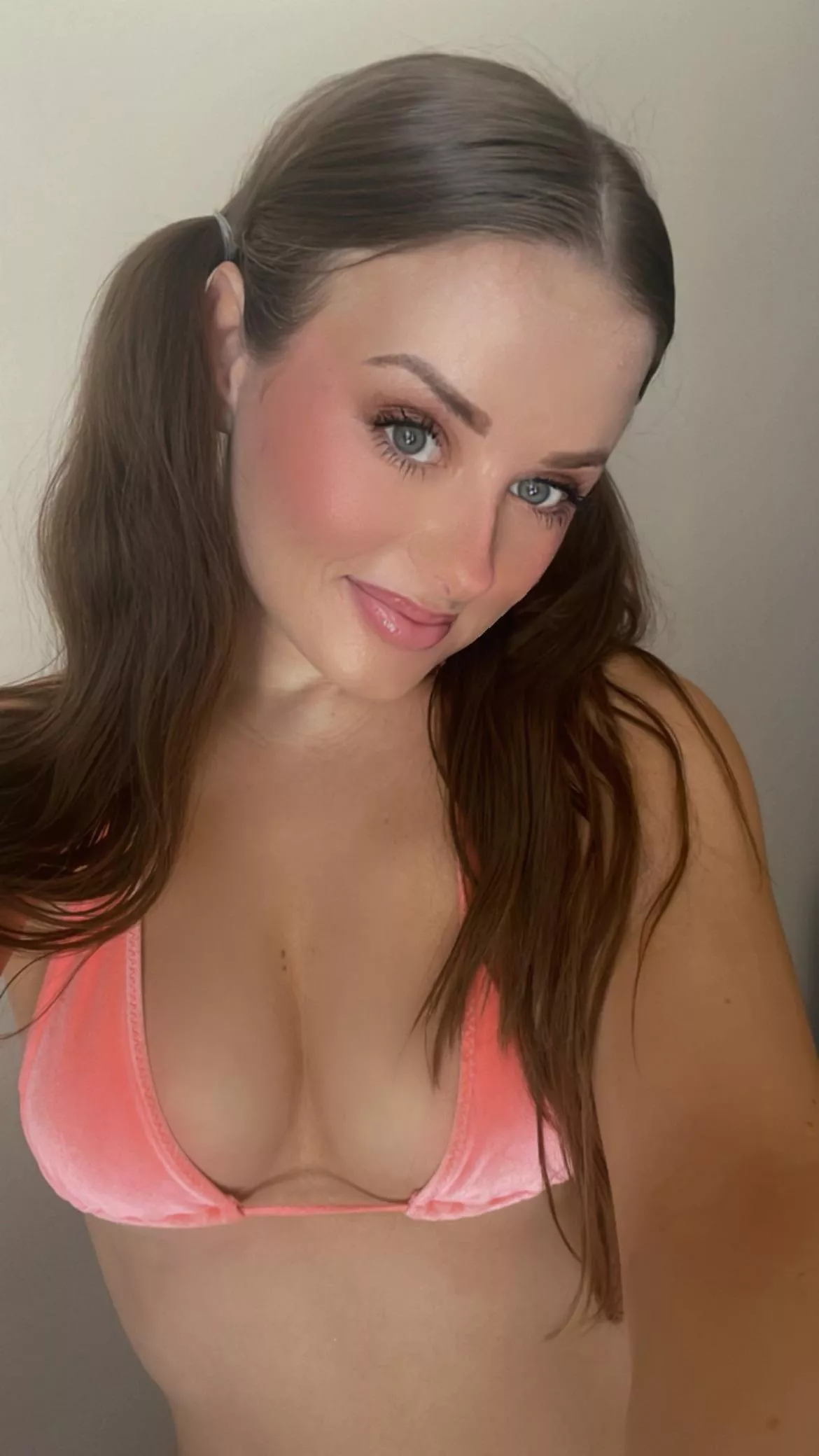 Pretty in pink… Would you pull me by my pigtails? 🙈💕