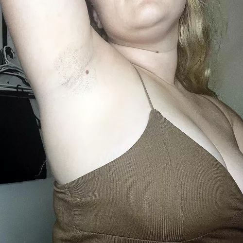 Since y’all love my stubble I think I might let it grow out 🤔