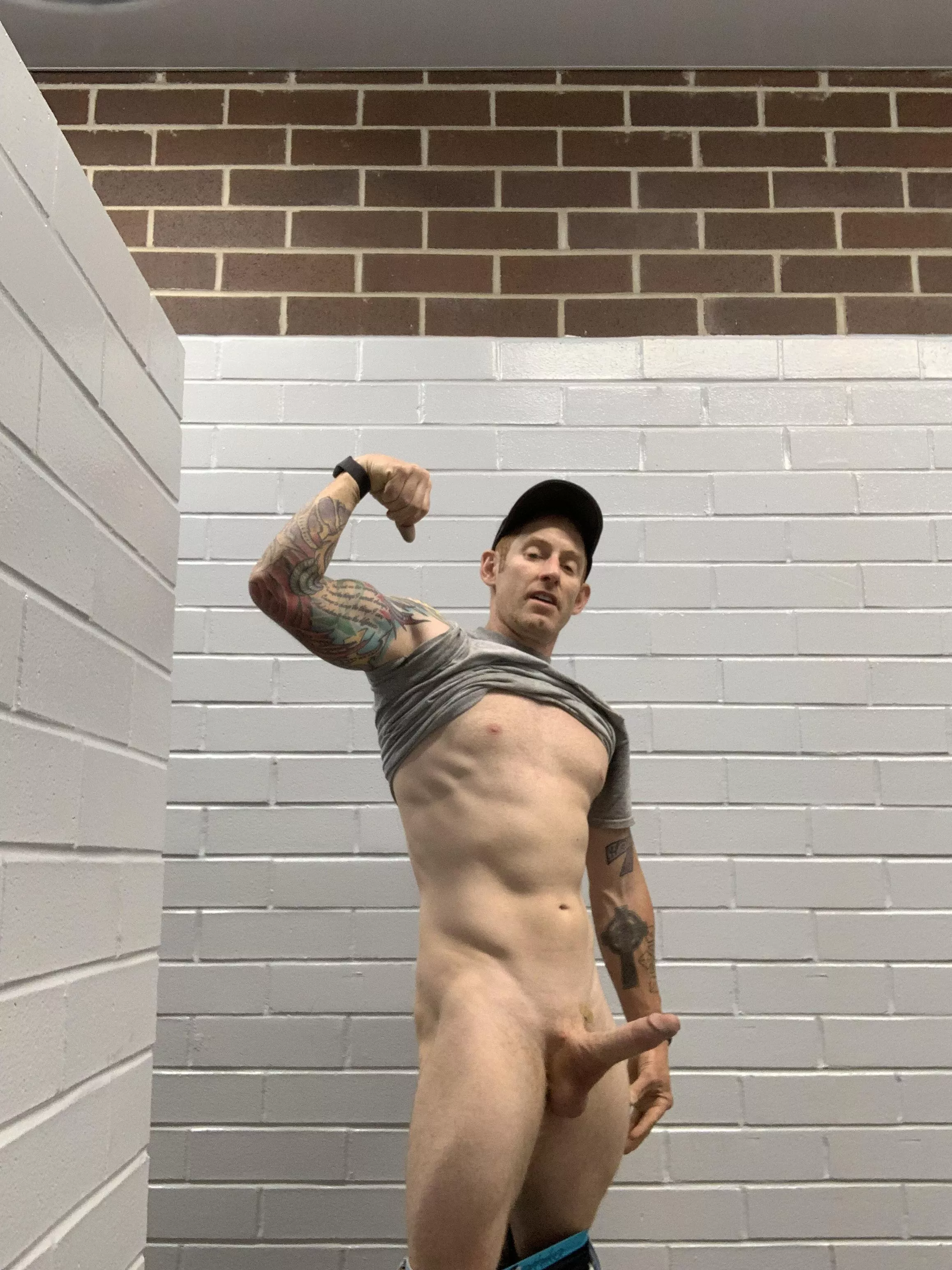 Slow Friday at work. Any of you ladies want to keep me company. Shoot me a message