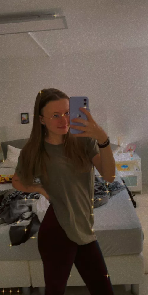 Trading my gf, send a clothed sample with face if ur interested