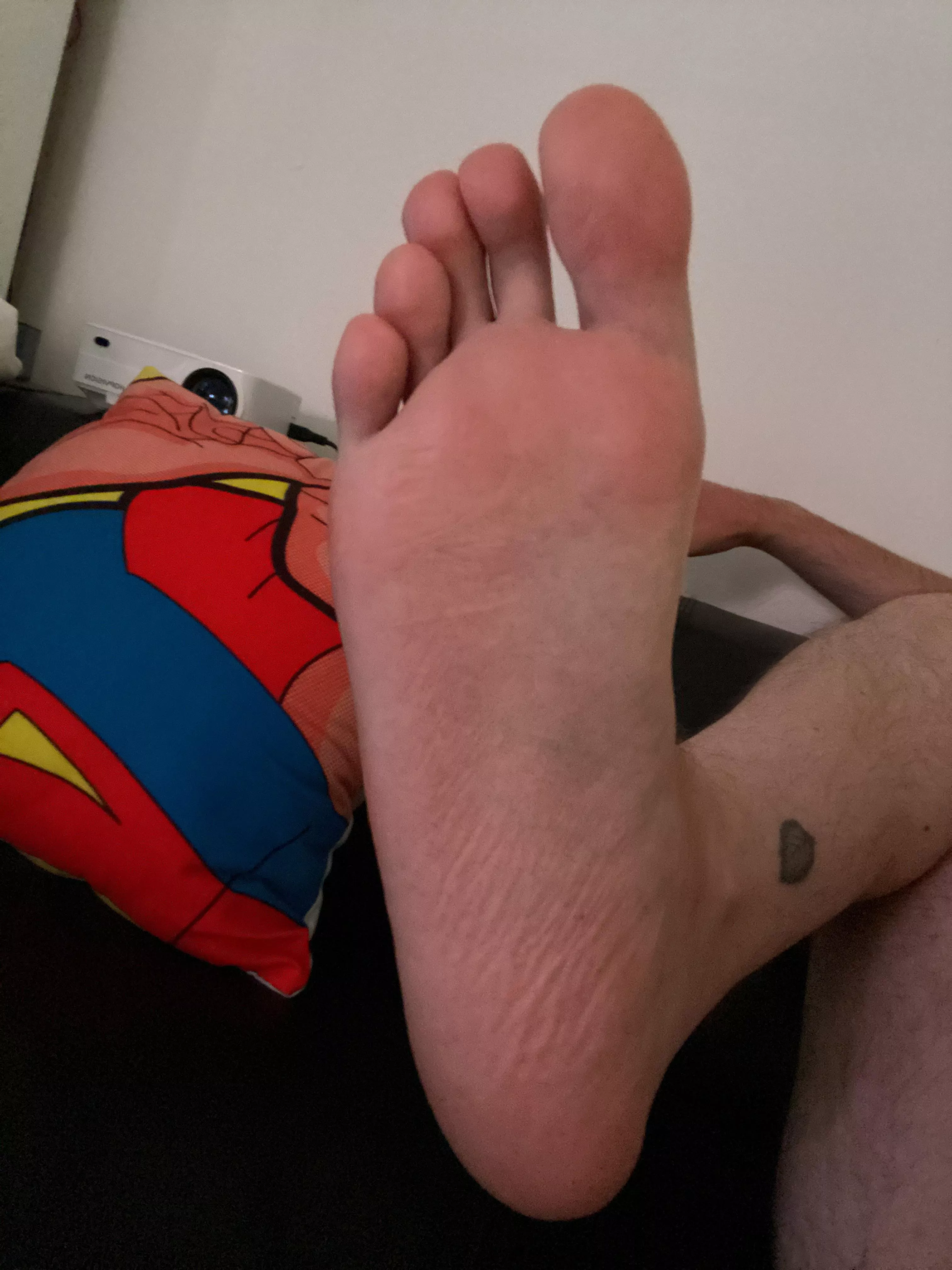 Who wants to tribute my 13size Italian feet? Looking for pig subs. DM me.