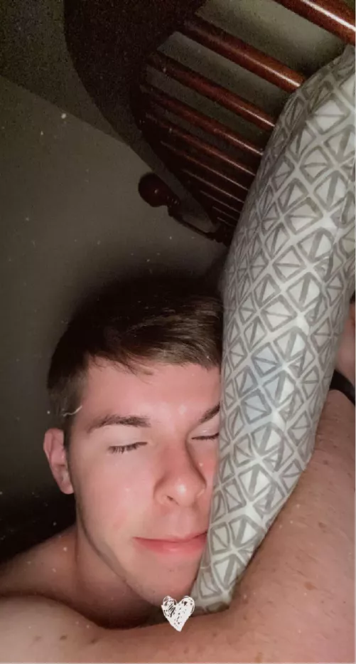 Wish I had someone to cuddle with me🥺