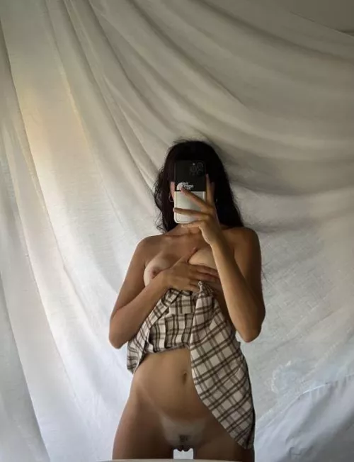 23F bored home alone sharing nudes for fun just [Snpchat🆔Eaivhas]